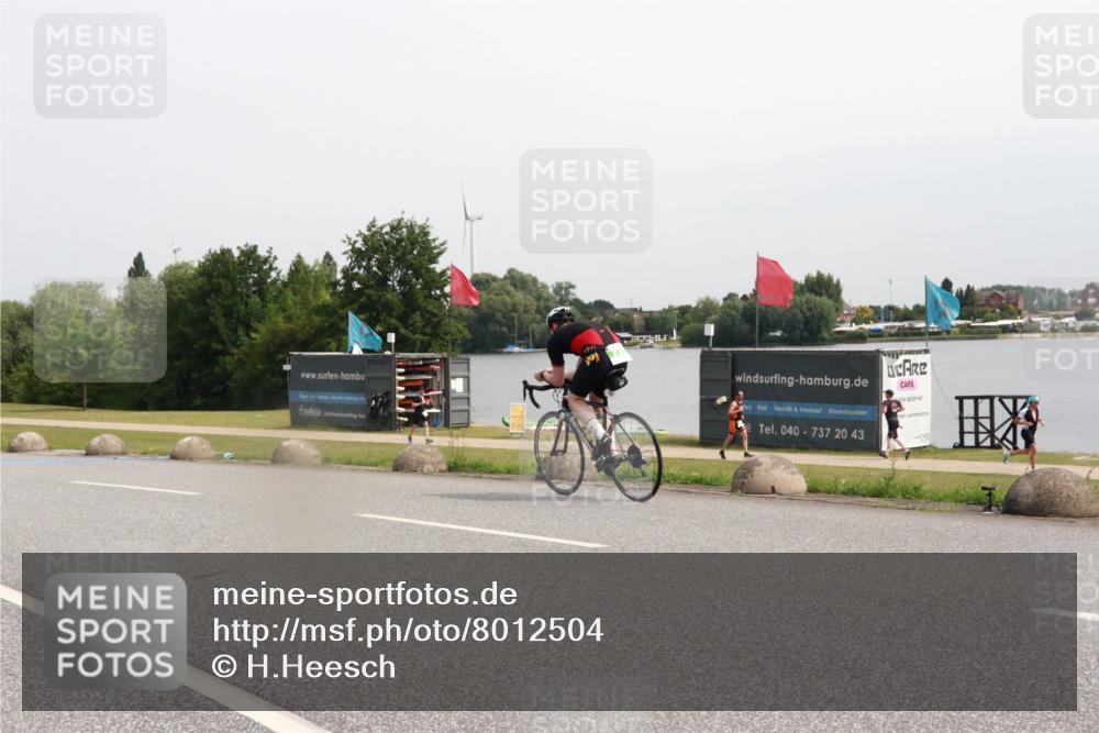 15.06.2025 - 27. Vierlanden-Triathlon H.Heesch http://msf.ph/oto/8012504 15.06.2025 11:08:25 Radfahren 191, 295, 662, 738 meine-sportfotos.de