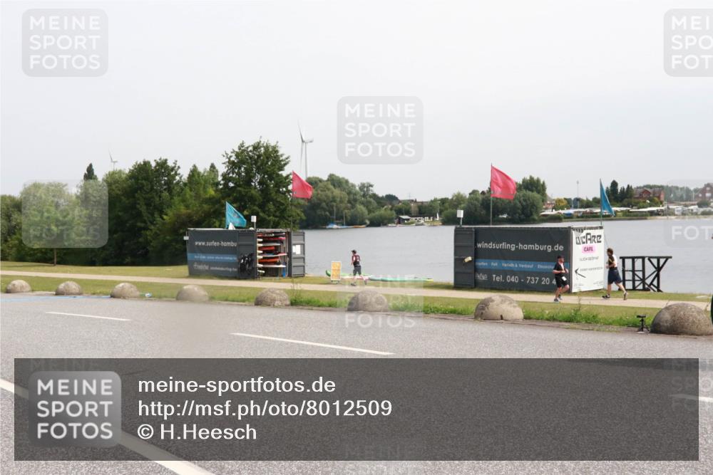 15.06.2025 - 27. Vierlanden-Triathlon H.Heesch http://msf.ph/oto/8012509 15.06.2025 11:08:30 Radfahren 662, 738 meine-sportfotos.de