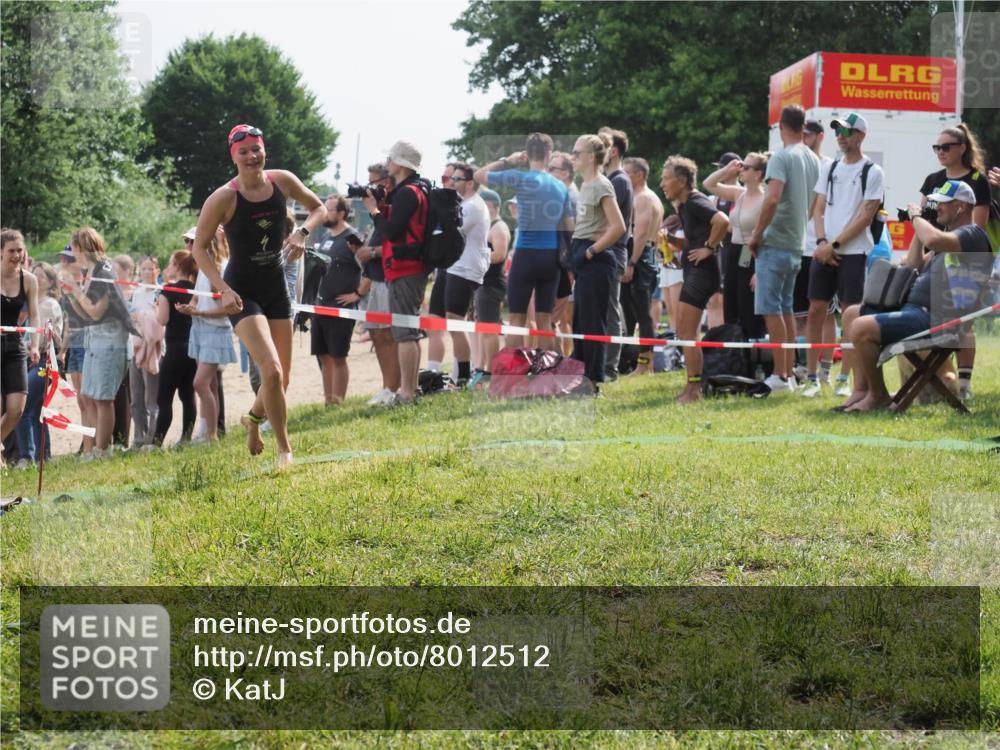 15.06.2025 - 27. Vierlanden-Triathlon KatJ http://msf.ph/oto/8012512 15.06.2025 10:14:14 Schwimmen 475, 632 meine-sportfotos.de