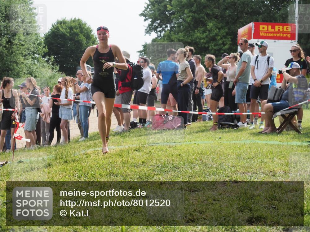15.06.2025 - 27. Vierlanden-Triathlon KatJ http://msf.ph/oto/8012520 15.06.2025 10:14:14 Schwimmen 475, 632 meine-sportfotos.de