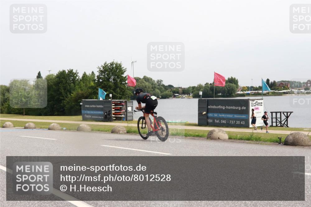 15.06.2025 - 27. Vierlanden-Triathlon H.Heesch http://msf.ph/oto/8012528 15.06.2025 11:08:30 Radfahren 662, 738 meine-sportfotos.de