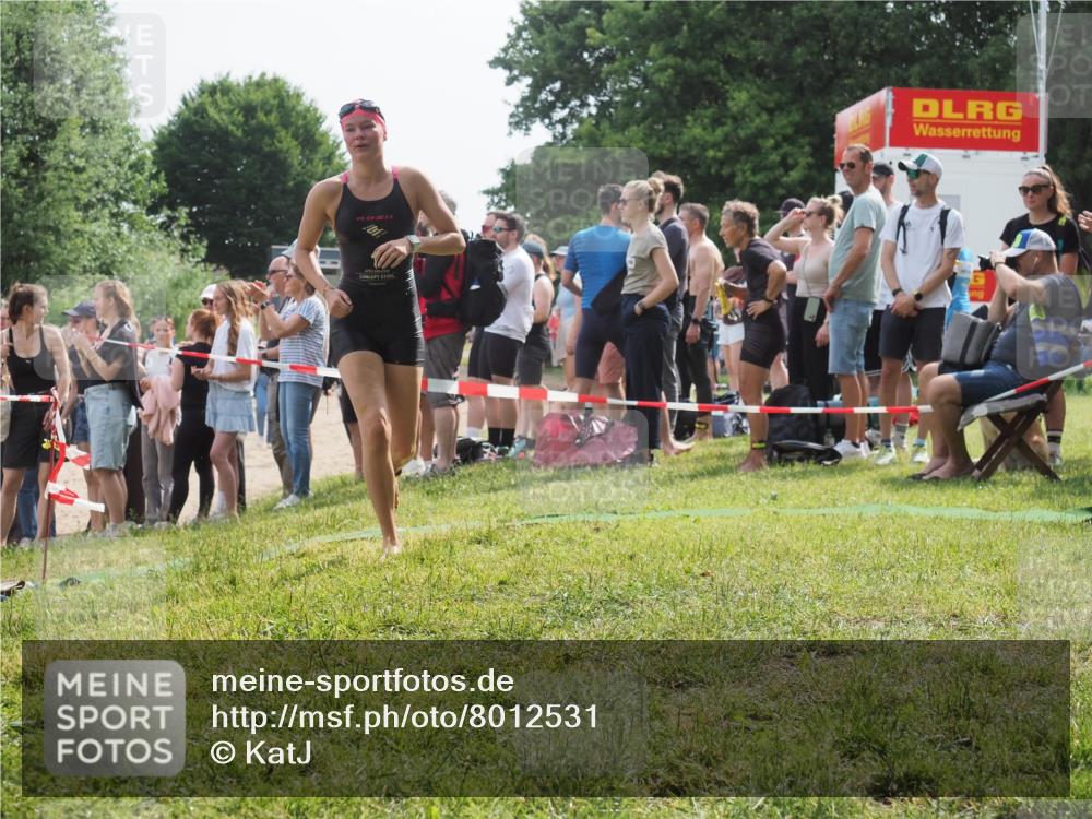 15.06.2025 - 27. Vierlanden-Triathlon KatJ http://msf.ph/oto/8012531 15.06.2025 10:14:14 Schwimmen 475, 632 meine-sportfotos.de