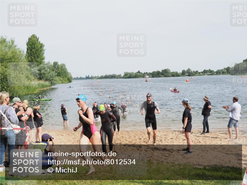 21.06.2025 - 27. Vierlanden-Triathlon MichiJ http://msf.ph/oto/8012534 15.06.2026 10:14:54 Schwimmen 476, 521, 525, 528, 570, 592, 593, 605, 608, 1397 meine-sportfotos.de