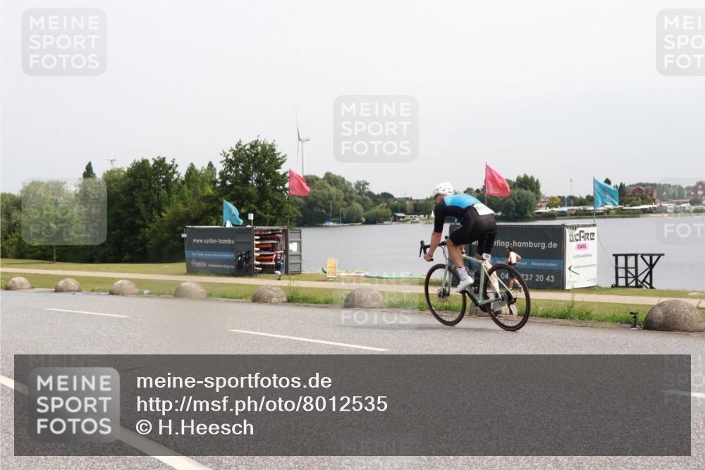 15.06.2025 - 27. Vierlanden-Triathlon H.Heesch http://msf.ph/oto/8012535 15.06.2025 11:08:32 Radfahren 722, 727, 738 meine-sportfotos.de