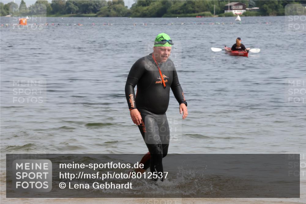 15.06.2025 - 27. Vierlanden-Triathlon Lena Gebhardt http://msf.ph/oto/8012537 15.06.2025 10:10:55 Schwimmen 451 meine-sportfotos.de
