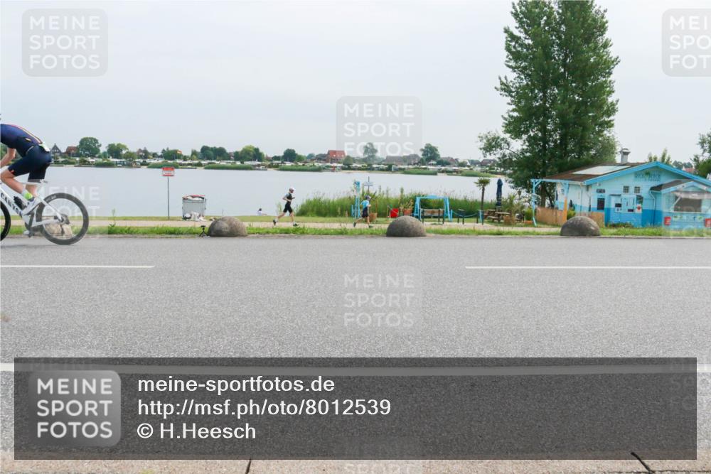 15.06.2025 - 27. Vierlanden-Triathlon H.Heesch http://msf.ph/oto/8012539 15.06.2025 11:07:01 Radfahren 549, 642 meine-sportfotos.de