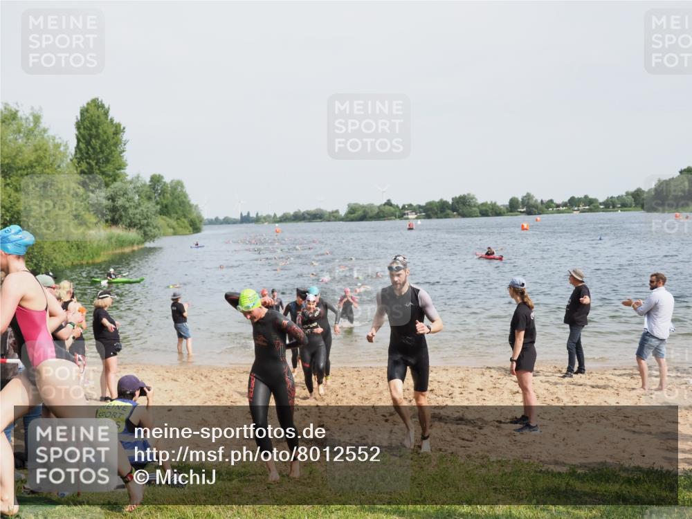 21.06.2025 - 27. Vierlanden-Triathlon MichiJ http://msf.ph/oto/8012552 15.06.2026 10:14:55 Schwimmen 476, 521, 525, 528, 570, 592, 593, 605, 608, 1397 meine-sportfotos.de