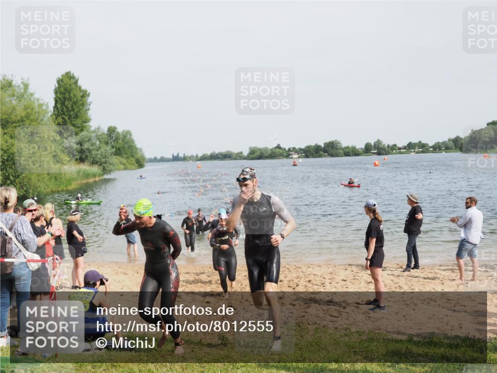 21.06.2025 - 27. Vierlanden-Triathlon MichiJ http://msf.ph/oto/8012555 15.06.2026 10:14:56 Schwimmen 476, 521, 525, 528, 570, 592, 593, 605, 608, 1397 meine-sportfotos.de