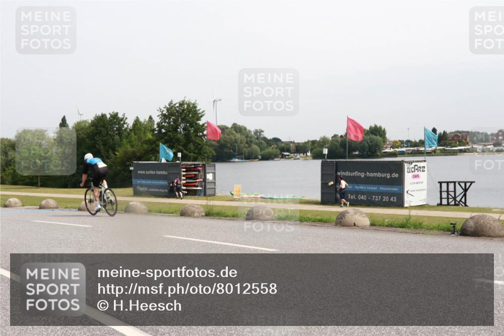 15.06.2025 - 27. Vierlanden-Triathlon H.Heesch http://msf.ph/oto/8012558 15.06.2025 11:08:33 Radfahren 722, 727, 738 meine-sportfotos.de