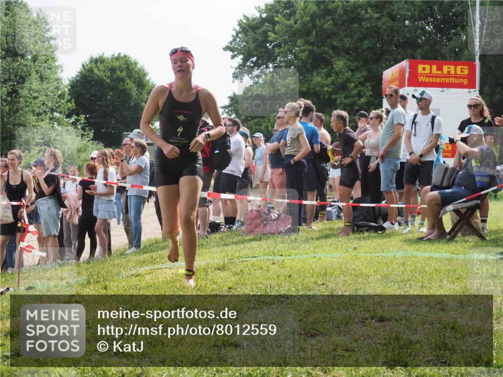 15.06.2025 - 27. Vierlanden-Triathlon KatJ http://msf.ph/oto/8012559 15.06.2025 10:14:15 Schwimmen 475, 632 meine-sportfotos.de