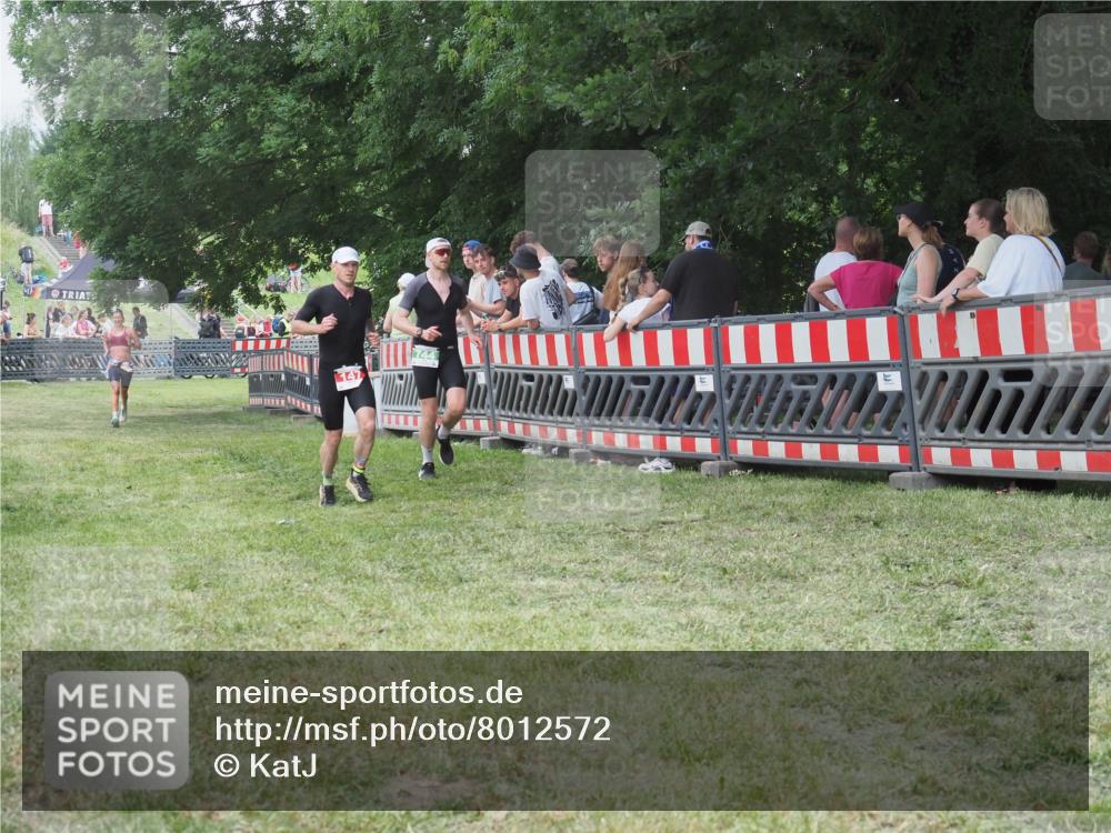21.06.2025 - 27. Vierlanden-Triathlon KatJ http://msf.ph/oto/8012572 15.06.2025 13:09:34 Ziel 147, 225, 744 meine-sportfotos.de