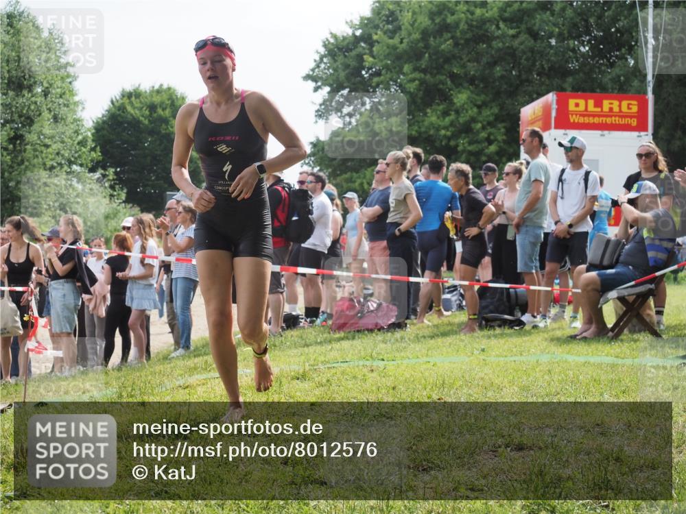 15.06.2025 - 27. Vierlanden-Triathlon KatJ http://msf.ph/oto/8012576 15.06.2025 10:14:15 Schwimmen 475, 632 meine-sportfotos.de