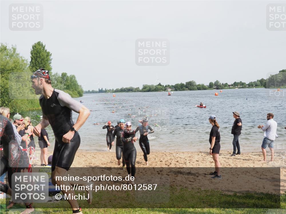 21.06.2025 - 27. Vierlanden-Triathlon MichiJ http://msf.ph/oto/8012587 15.06.2026 10:14:56 Schwimmen 476, 521, 525, 528, 570, 592, 593, 605, 608, 1397 meine-sportfotos.de