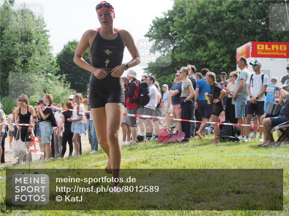 15.06.2025 - 27. Vierlanden-Triathlon KatJ http://msf.ph/oto/8012589 15.06.2025 10:14:15 Schwimmen 475, 632 meine-sportfotos.de