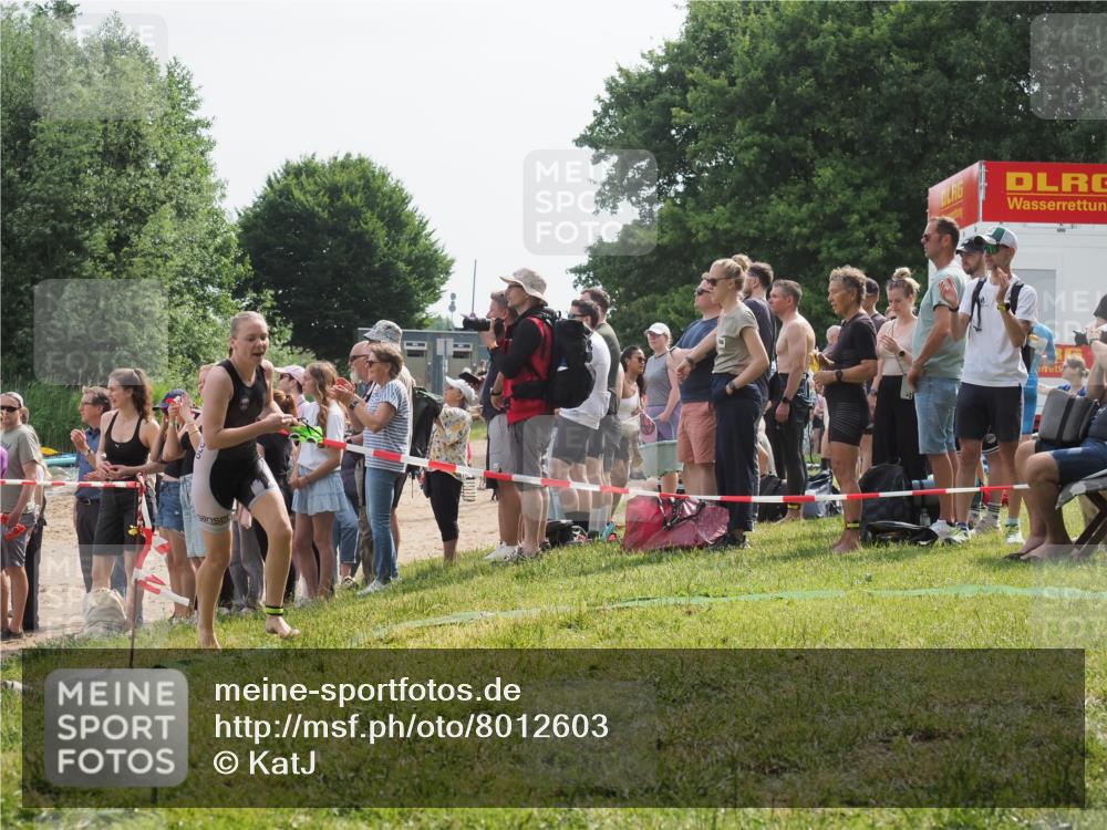 15.06.2025 - 27. Vierlanden-Triathlon KatJ http://msf.ph/oto/8012603 15.06.2025 10:14:24 Schwimmen 482, 565, 618 meine-sportfotos.de