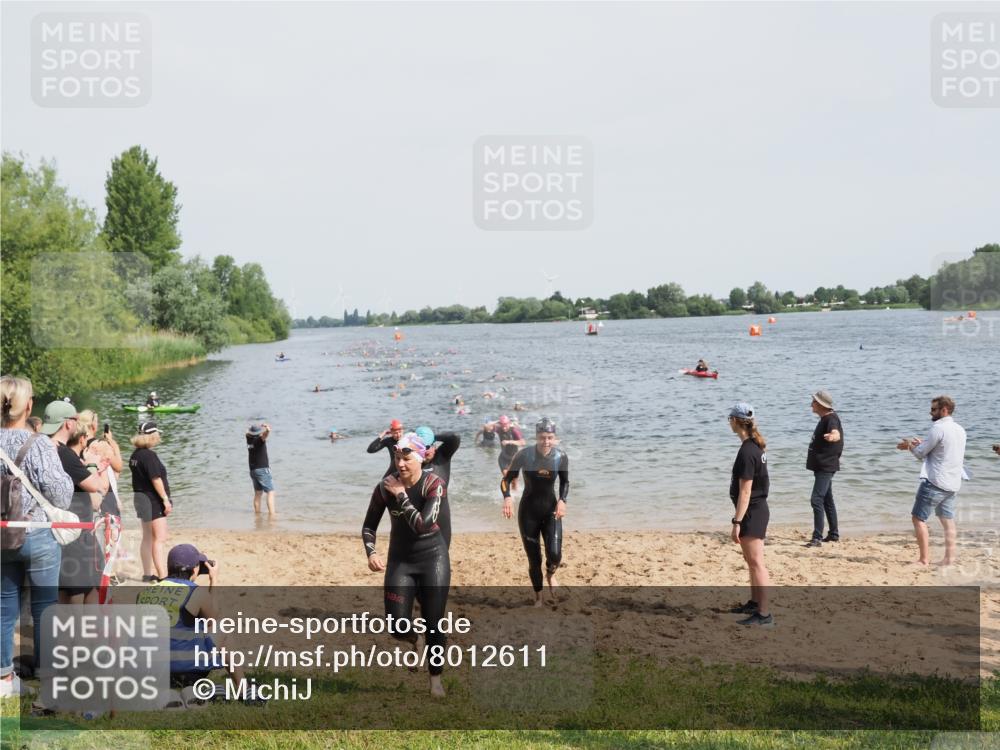21.06.2025 - 27. Vierlanden-Triathlon MichiJ http://msf.ph/oto/8012611 15.06.2026 10:14:57 Schwimmen 476, 521, 525, 528, 570, 592, 593, 605, 608, 1397 meine-sportfotos.de