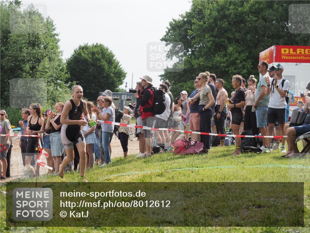 15.06.2025 - 27. Vierlanden-Triathlon KatJ http://msf.ph/oto/8012612 15.06.2025 10:14:24 Schwimmen 482, 565, 618 meine-sportfotos.de