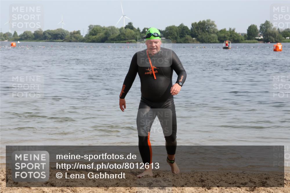15.06.2025 - 27. Vierlanden-Triathlon Lena Gebhardt http://msf.ph/oto/8012613 15.06.2025 10:10:58 Schwimmen 451 meine-sportfotos.de