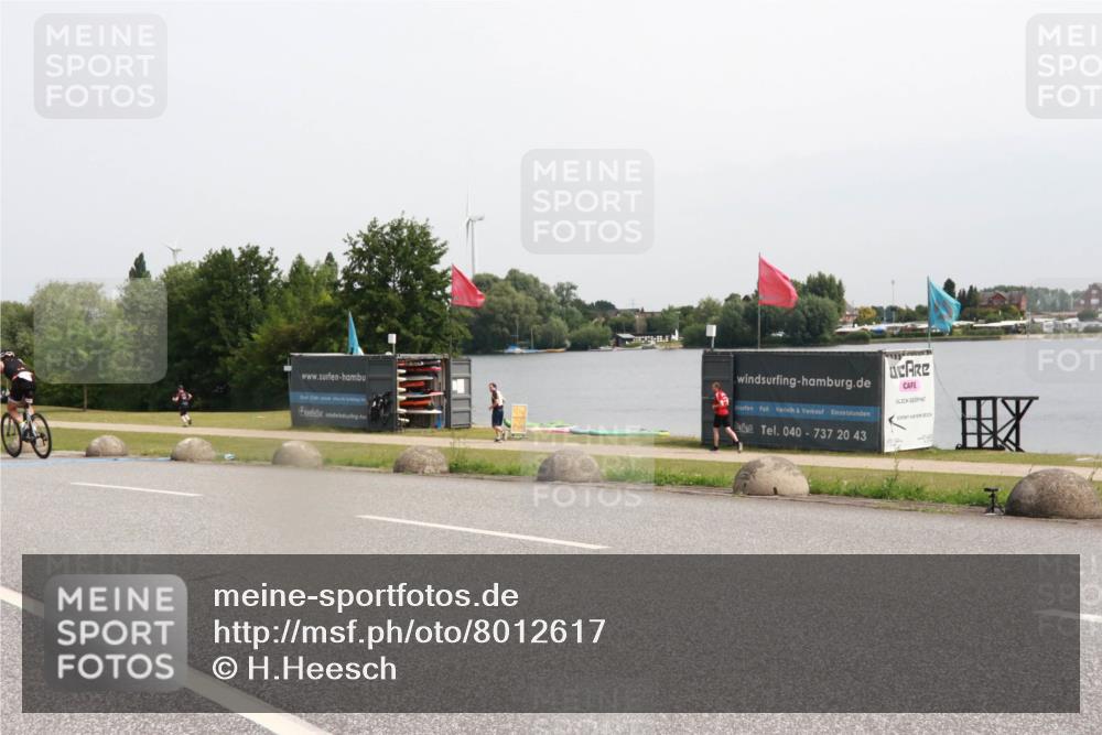 15.06.2025 - 27. Vierlanden-Triathlon H.Heesch http://msf.ph/oto/8012617 15.06.2025 11:08:37 Radfahren 163, 581, 722, 727 meine-sportfotos.de