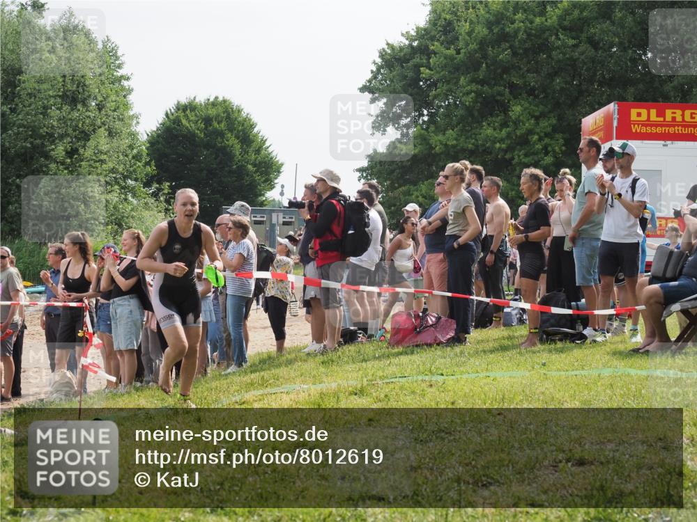 15.06.2025 - 27. Vierlanden-Triathlon KatJ http://msf.ph/oto/8012619 15.06.2025 10:14:24 Schwimmen 482, 565, 618 meine-sportfotos.de
