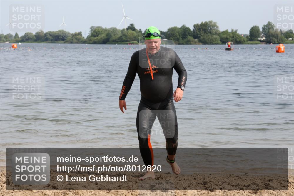 15.06.2025 - 27. Vierlanden-Triathlon Lena Gebhardt http://msf.ph/oto/8012620 15.06.2025 10:10:58 Schwimmen 451 meine-sportfotos.de