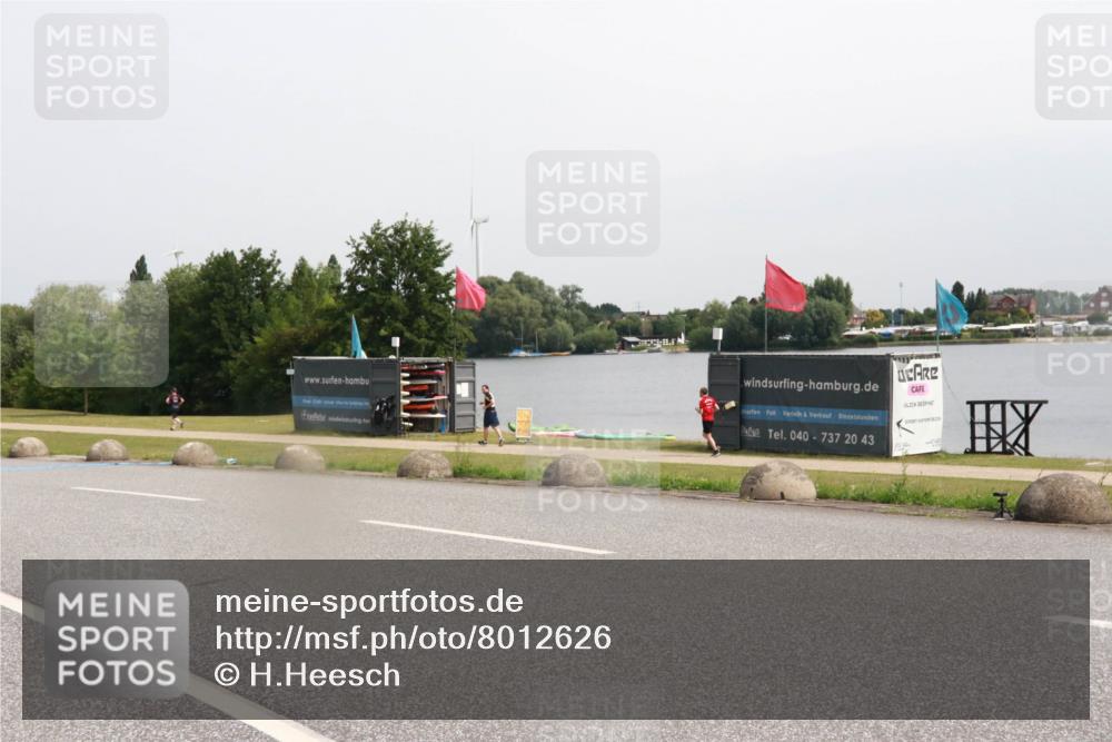 15.06.2025 - 27. Vierlanden-Triathlon H.Heesch http://msf.ph/oto/8012626 15.06.2025 11:08:38 Radfahren 163, 495, 581, 722, 727 meine-sportfotos.de
