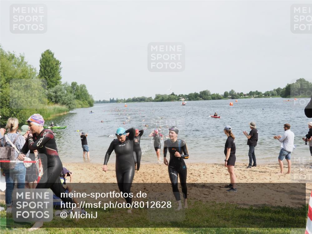 21.06.2025 - 27. Vierlanden-Triathlon MichiJ http://msf.ph/oto/8012628 15.06.2026 10:14:58 Schwimmen 476, 521, 525, 528, 570, 592, 593, 605, 608, 1397 meine-sportfotos.de
