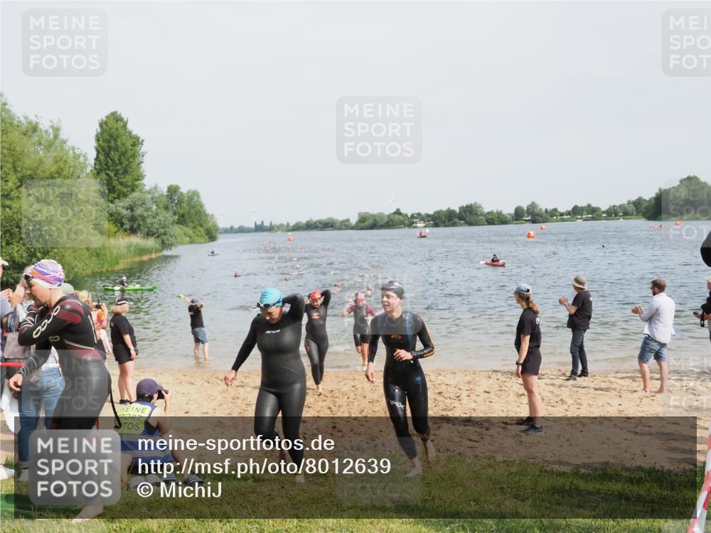 21.06.2025 - 27. Vierlanden-Triathlon MichiJ http://msf.ph/oto/8012639 15.06.2026 10:14:58 Schwimmen 476, 521, 525, 528, 570, 592, 593, 605, 608, 1397 meine-sportfotos.de