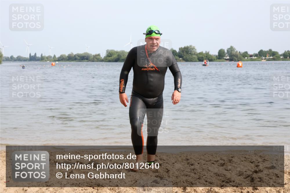 15.06.2025 - 27. Vierlanden-Triathlon Lena Gebhardt http://msf.ph/oto/8012640 15.06.2025 10:11:00 Schwimmen 451 meine-sportfotos.de