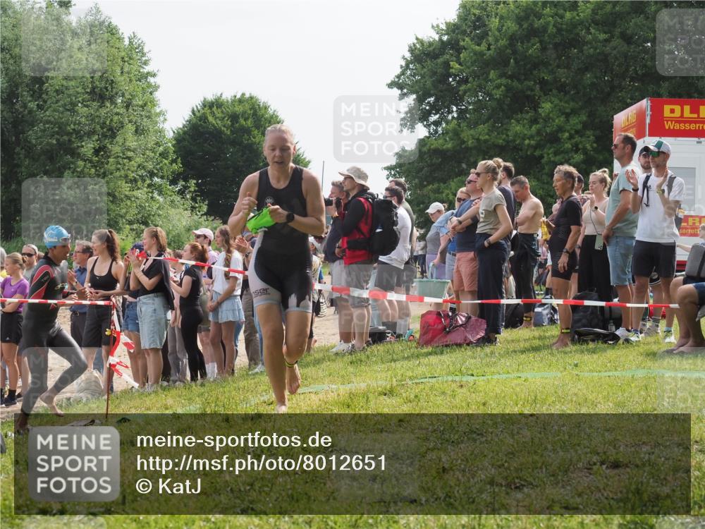15.06.2025 - 27. Vierlanden-Triathlon KatJ http://msf.ph/oto/8012651 15.06.2025 10:14:25 Schwimmen 482, 565, 618 meine-sportfotos.de