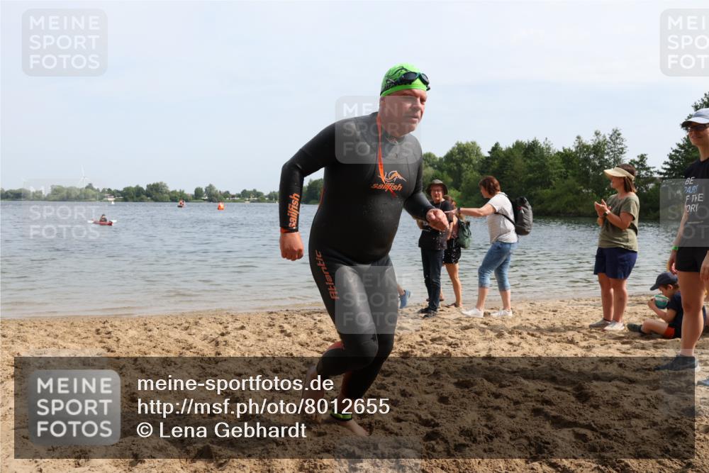 15.06.2025 - 27. Vierlanden-Triathlon Lena Gebhardt http://msf.ph/oto/8012655 15.06.2025 10:11:03 Schwimmen 451 meine-sportfotos.de