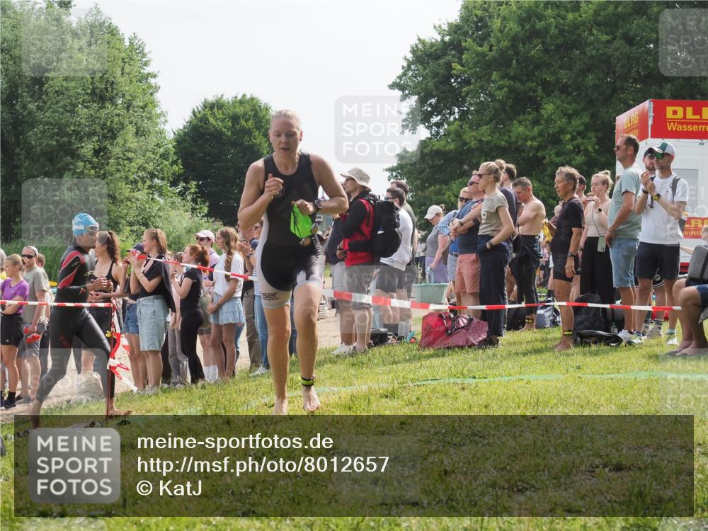15.06.2025 - 27. Vierlanden-Triathlon KatJ http://msf.ph/oto/8012657 15.06.2025 10:14:26 Schwimmen 482, 565, 618 meine-sportfotos.de