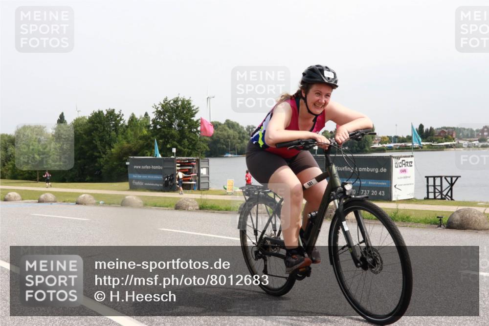 15.06.2025 - 27. Vierlanden-Triathlon H.Heesch http://msf.ph/oto/8012683 15.06.2025 11:08:40 Radfahren 163, 495, 581, 722 meine-sportfotos.de