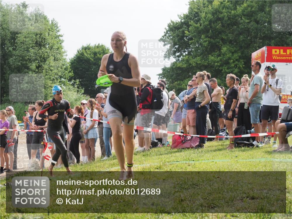 15.06.2025 - 27. Vierlanden-Triathlon KatJ http://msf.ph/oto/8012689 15.06.2025 10:14:26 Schwimmen 482, 565, 618 meine-sportfotos.de