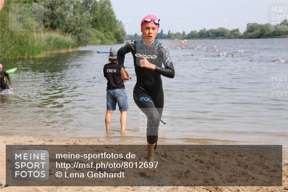 15.06.2025 - 27. Vierlanden-Triathlon Lena Gebhardt http://msf.ph/oto/8012697 15.06.2025 10:12:48 Schwimmen 512, 625 meine-sportfotos.de