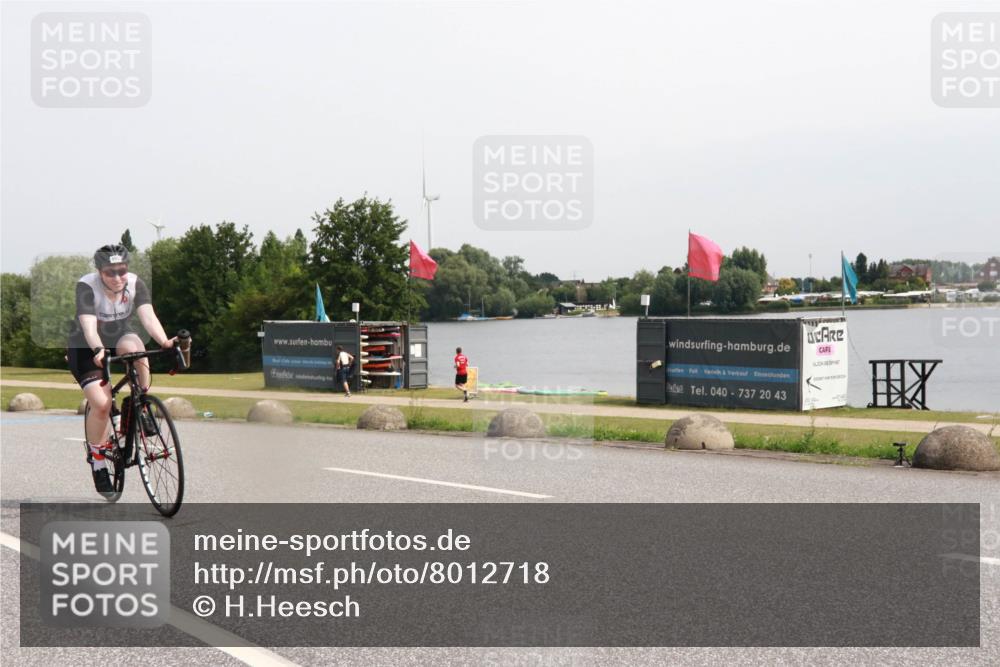 15.06.2025 - 27. Vierlanden-Triathlon H.Heesch http://msf.ph/oto/8012718 15.06.2025 11:08:40 Radfahren 163, 495, 581, 722 meine-sportfotos.de