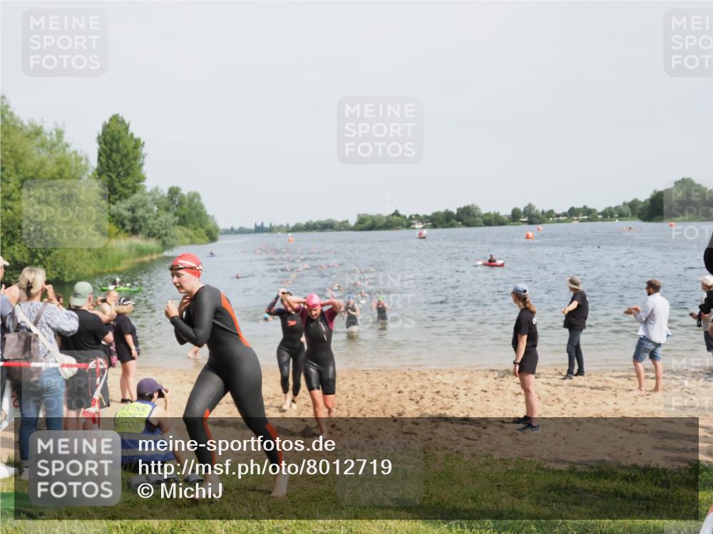 21.06.2025 - 27. Vierlanden-Triathlon MichiJ http://msf.ph/oto/8012719 15.06.2026 10:15:02 Schwimmen 476, 521, 525, 528, 570, 587, 592, 597, 605, 635, 1397 meine-sportfotos.de