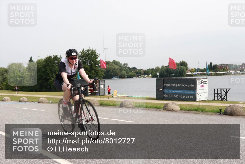 15.06.2025 - 27. Vierlanden-Triathlon H.Heesch http://msf.ph/oto/8012727 15.06.2025 11:08:41 Radfahren 163, 495, 581, 619 meine-sportfotos.de