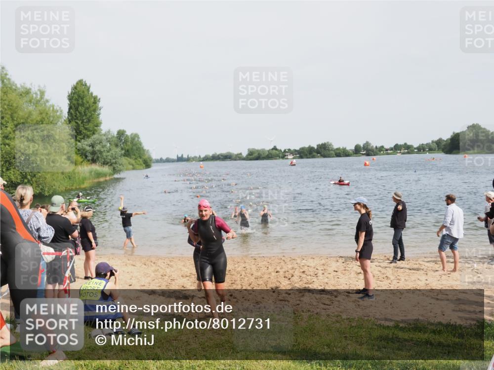 21.06.2025 - 27. Vierlanden-Triathlon MichiJ http://msf.ph/oto/8012731 15.06.2026 10:15:02 Schwimmen 476, 521, 525, 528, 570, 587, 592, 597, 605, 635, 1397 meine-sportfotos.de