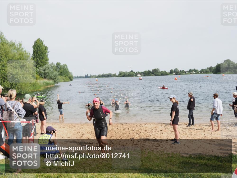 21.06.2025 - 27. Vierlanden-Triathlon MichiJ http://msf.ph/oto/8012741 15.06.2026 10:15:02 Schwimmen 476, 521, 525, 528, 570, 587, 592, 597, 605, 635, 1397 meine-sportfotos.de