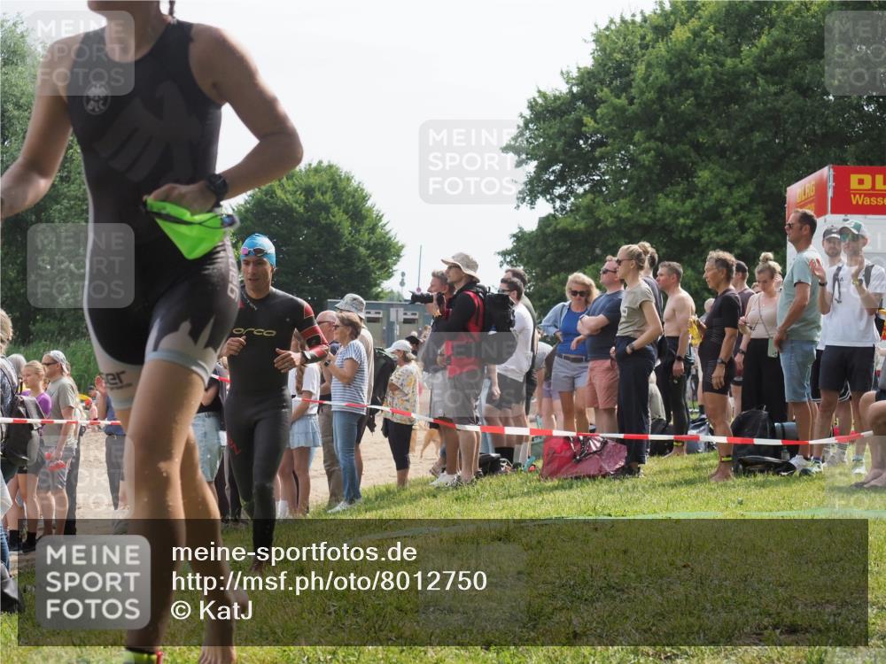 15.06.2025 - 27. Vierlanden-Triathlon KatJ http://msf.ph/oto/8012750 15.06.2025 10:14:27 Schwimmen 482, 565, 618 meine-sportfotos.de