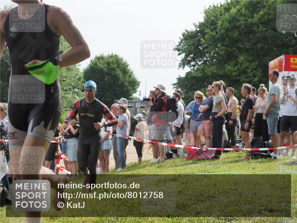 15.06.2025 - 27. Vierlanden-Triathlon KatJ http://msf.ph/oto/8012758 15.06.2025 10:14:27 Schwimmen 482, 565, 618 meine-sportfotos.de