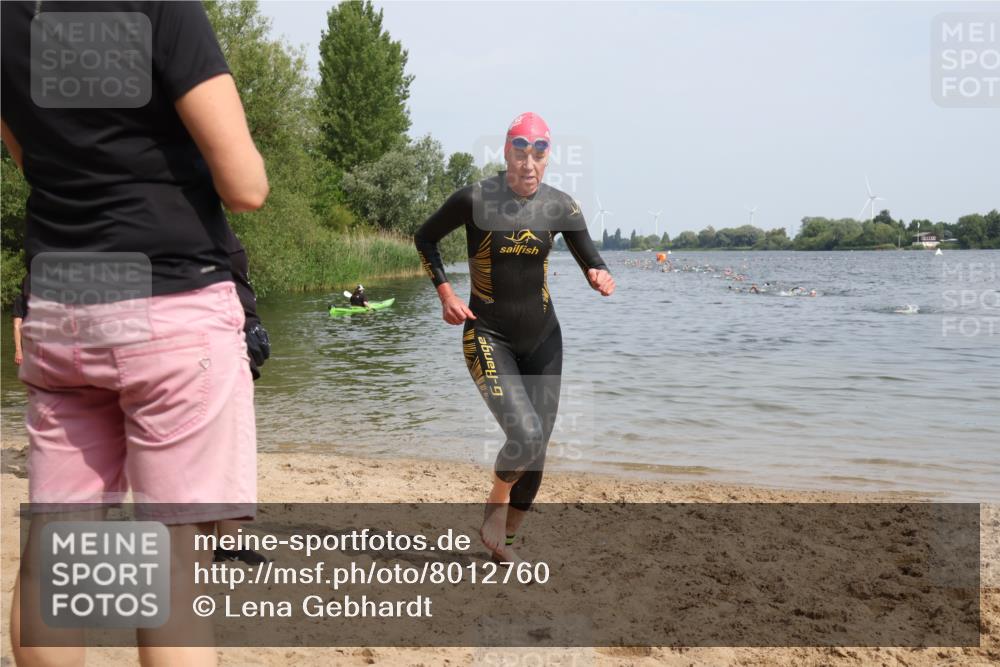15.06.2025 - 27. Vierlanden-Triathlon Lena Gebhardt http://msf.ph/oto/8012760 15.06.2025 10:12:57 Schwimmen 512, 625 meine-sportfotos.de