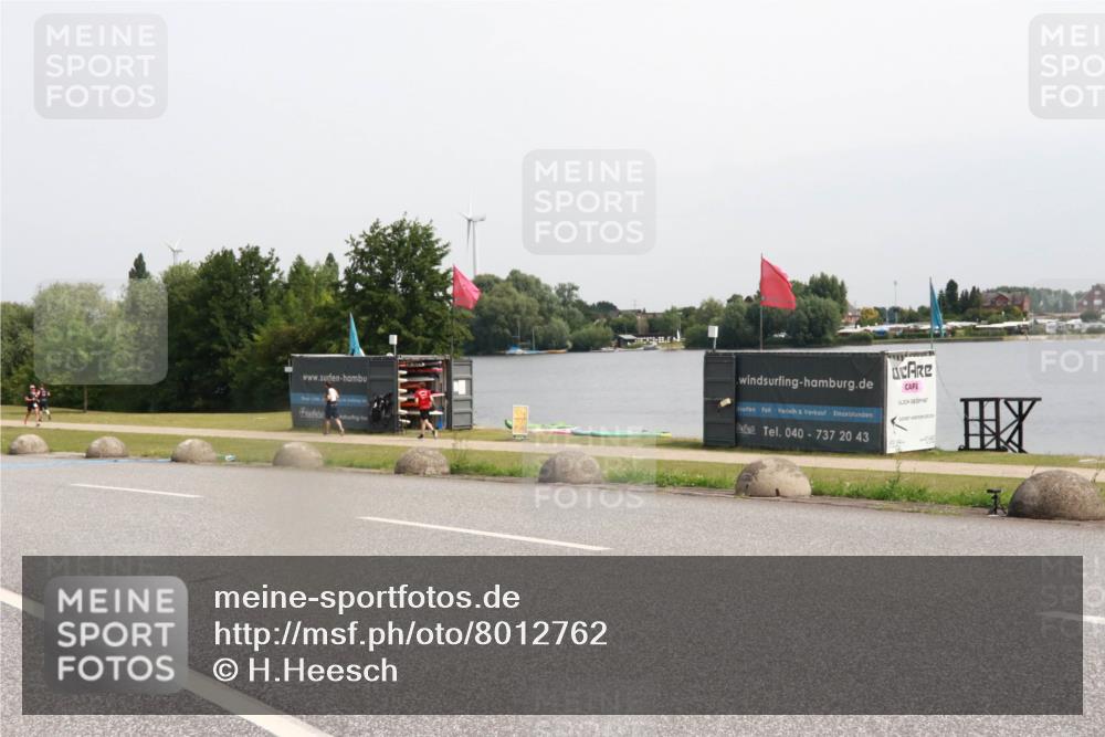 15.06.2025 - 27. Vierlanden-Triathlon H.Heesch http://msf.ph/oto/8012762 15.06.2025 11:08:42 Radfahren 163, 495, 581, 619 meine-sportfotos.de