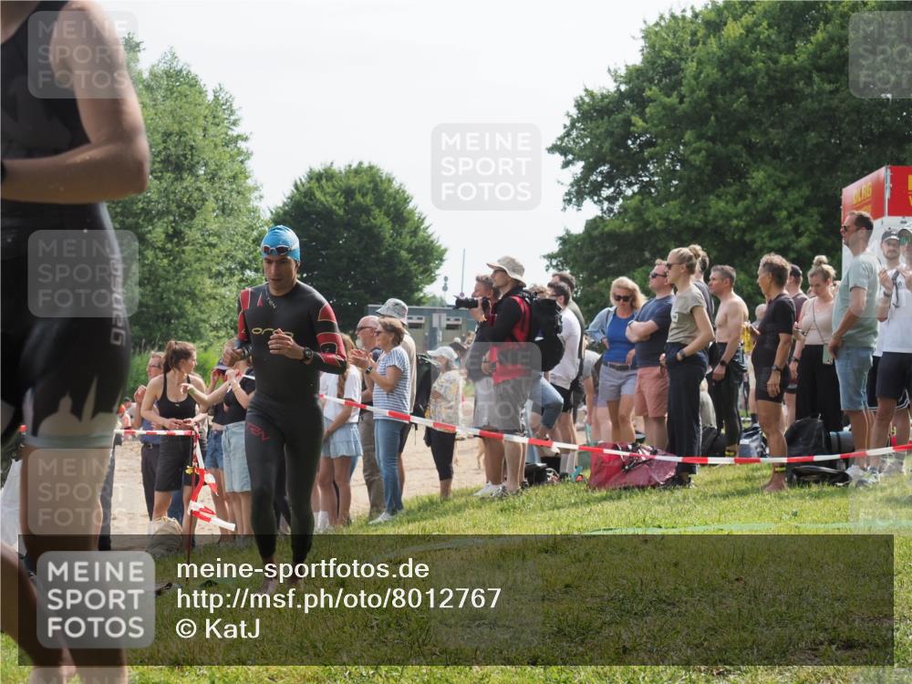 15.06.2025 - 27. Vierlanden-Triathlon KatJ http://msf.ph/oto/8012767 15.06.2025 10:14:27 Schwimmen 482, 565, 618 meine-sportfotos.de