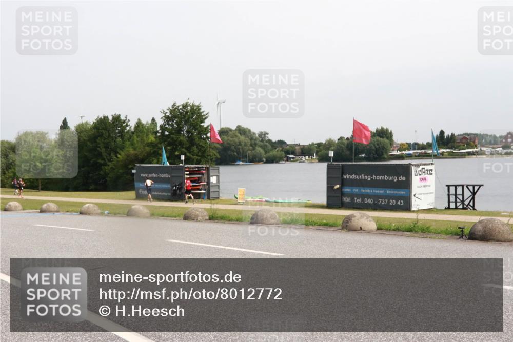 15.06.2025 - 27. Vierlanden-Triathlon H.Heesch http://msf.ph/oto/8012772 15.06.2025 11:08:42 Radfahren 163, 495, 581, 619 meine-sportfotos.de