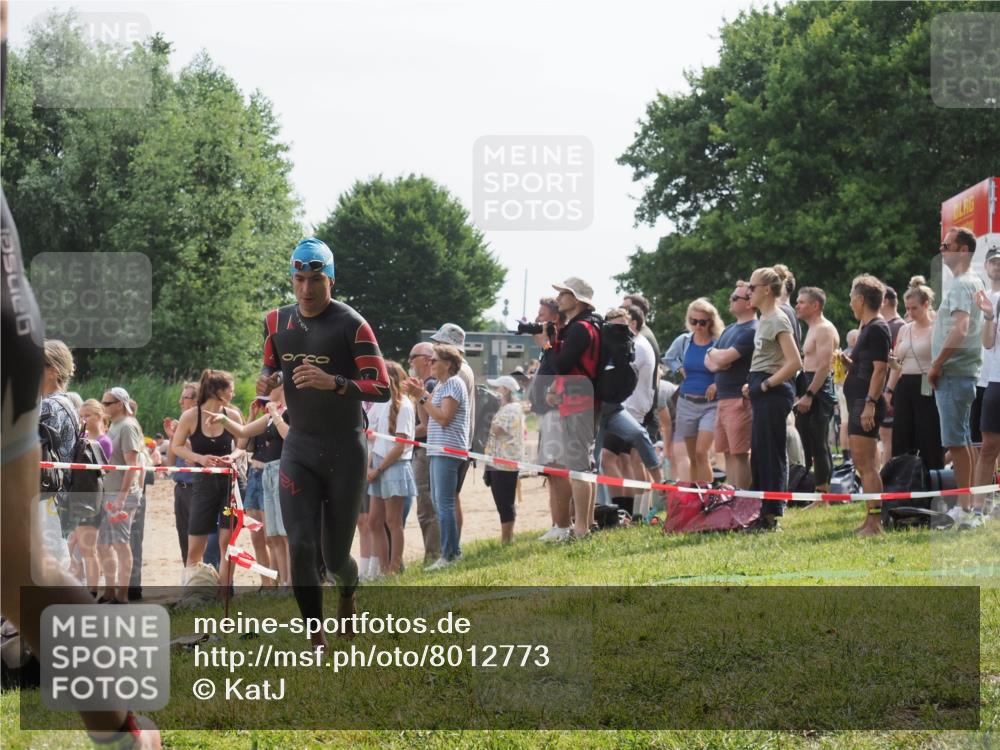 15.06.2025 - 27. Vierlanden-Triathlon KatJ http://msf.ph/oto/8012773 15.06.2025 10:14:27 Schwimmen 482, 565, 618 meine-sportfotos.de
