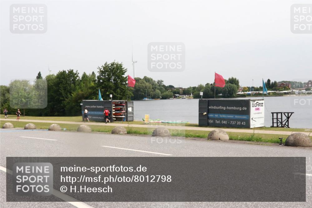 15.06.2025 - 27. Vierlanden-Triathlon H.Heesch http://msf.ph/oto/8012798 15.06.2025 11:08:42 Radfahren 163, 495, 581, 619 meine-sportfotos.de