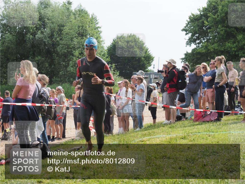 15.06.2025 - 27. Vierlanden-Triathlon KatJ http://msf.ph/oto/8012809 15.06.2025 10:14:28 Schwimmen 482, 565, 618 meine-sportfotos.de