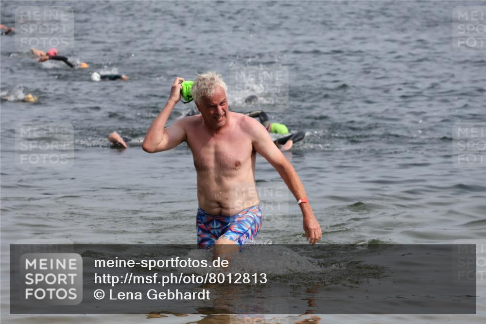 15.06.2025 - 27. Vierlanden-Triathlon Lena Gebhardt http://msf.ph/oto/8012813 15.06.2025 10:13:23 Schwimmen 623 meine-sportfotos.de